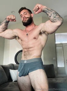 Yoooooo sluts anyone that drops me a 69 tip on this post or messages i