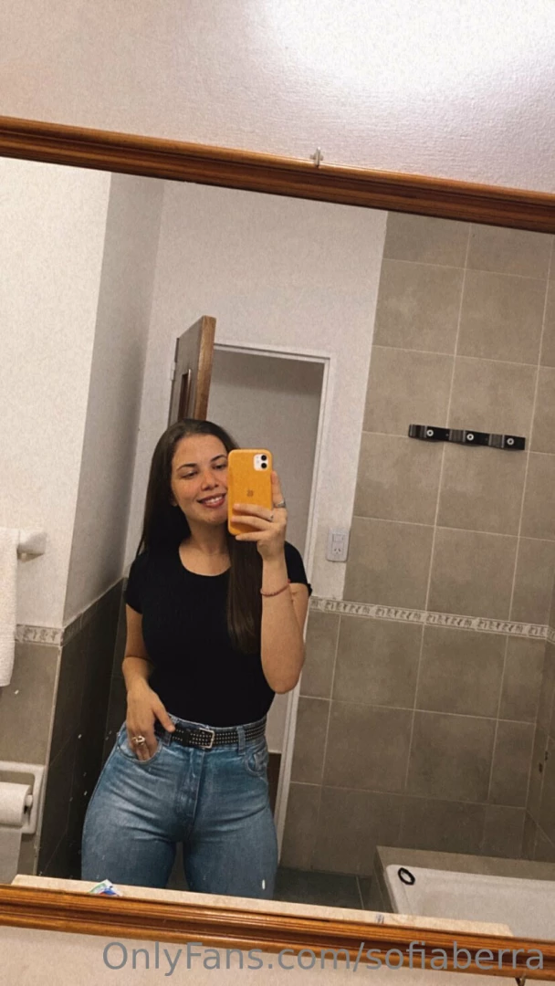 sofiaberra - Are you into girls with small waists 