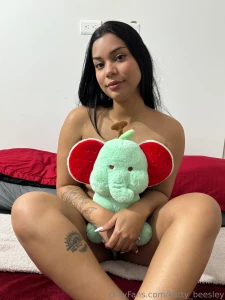 I know you want to see what s behind my stuffed toy dm me so we can