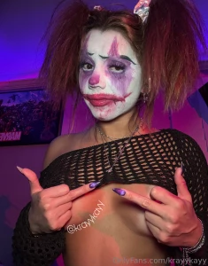 This clown makeup was hard to take off but very easy to get messy in