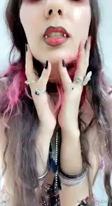 Let stryx hipnotize you with the sounds and movements of deep 