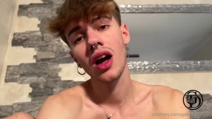 Sega con i piedi gli ho fatto prima una bella sega con le mani e poi