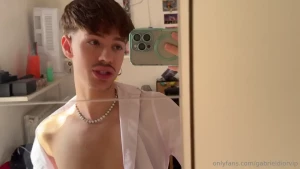 Dovrei indossarla nel mio prossimo video porno should i wear it in my