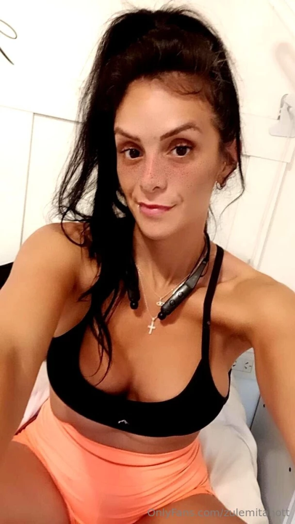 Shall we train in my bed 