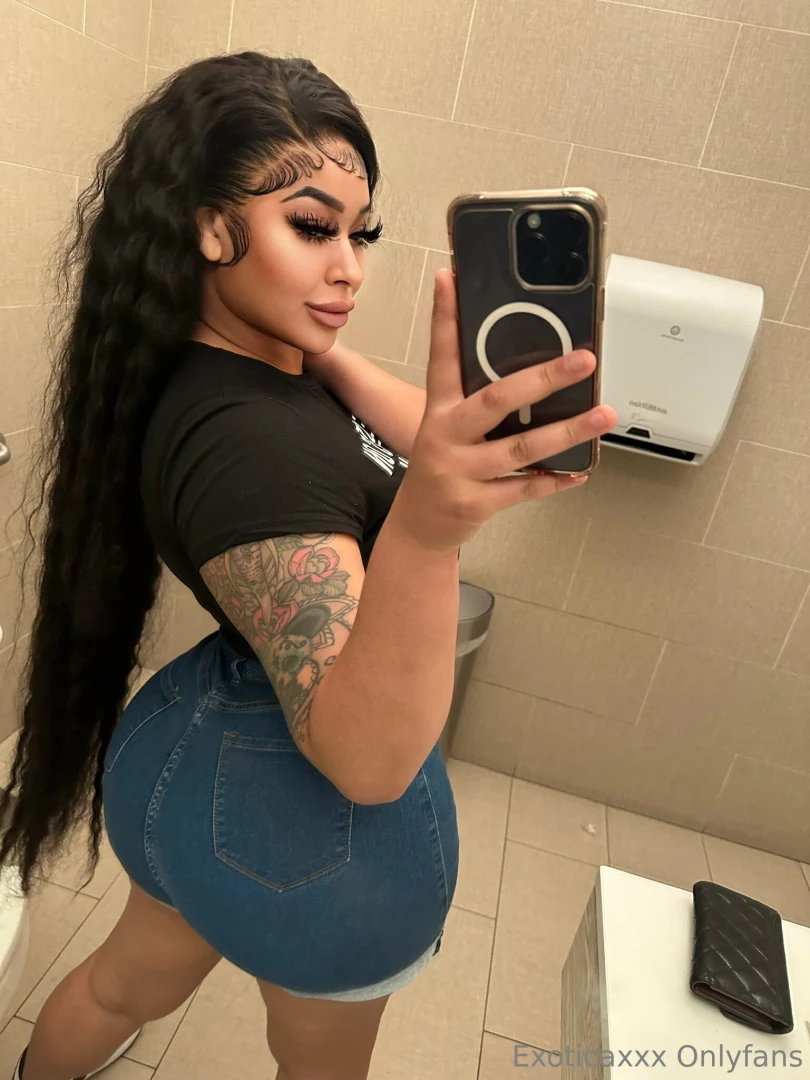 exoticaxxx - Bathroom selfie 