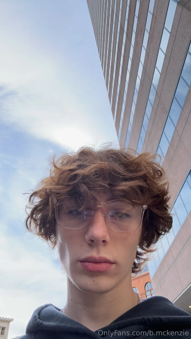 Drop me a message im bored a lot of you lurk or think i won t reply 