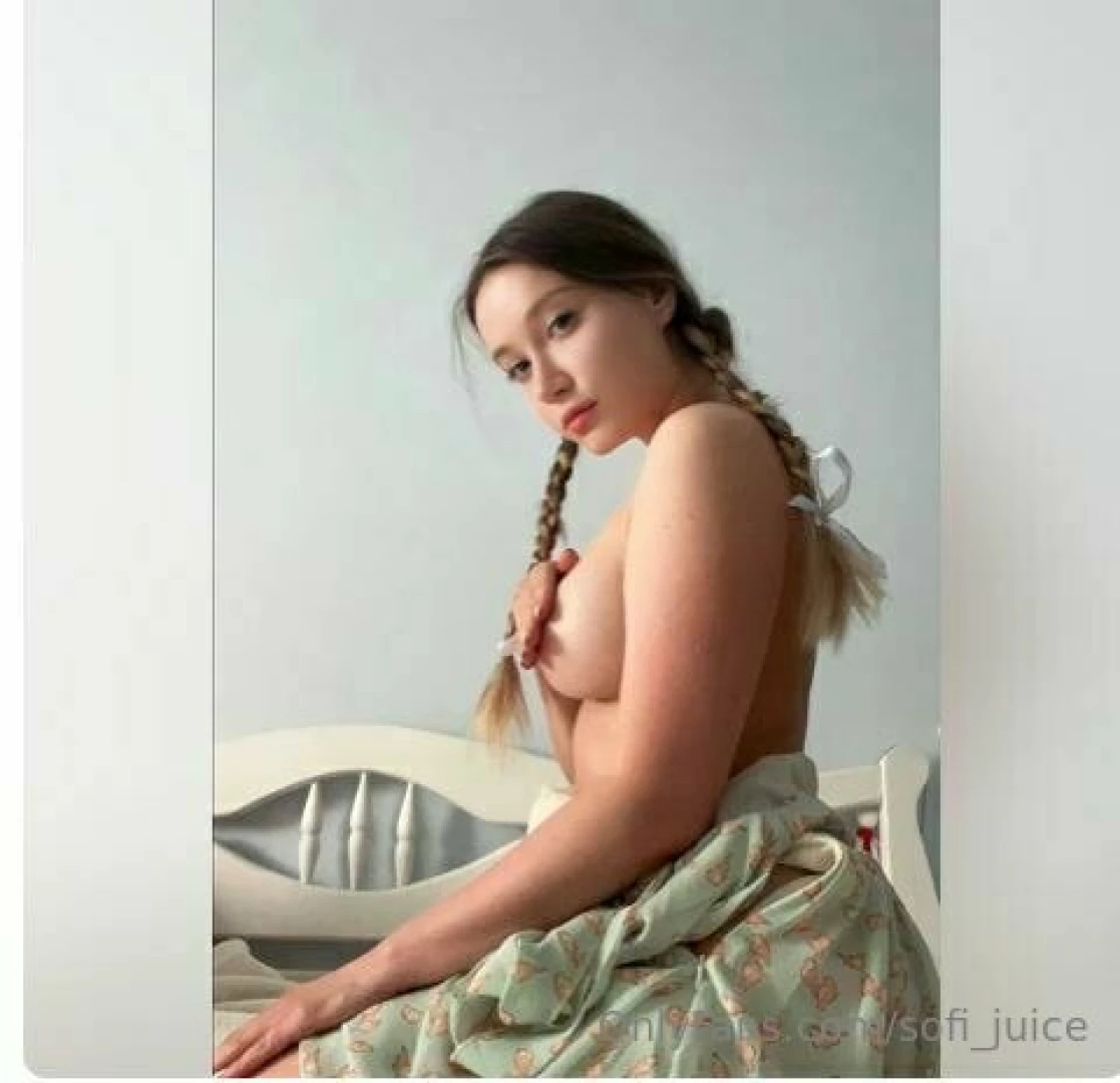 This sweet college girl lilly_lil with dirty thoughts will blow your part 77 