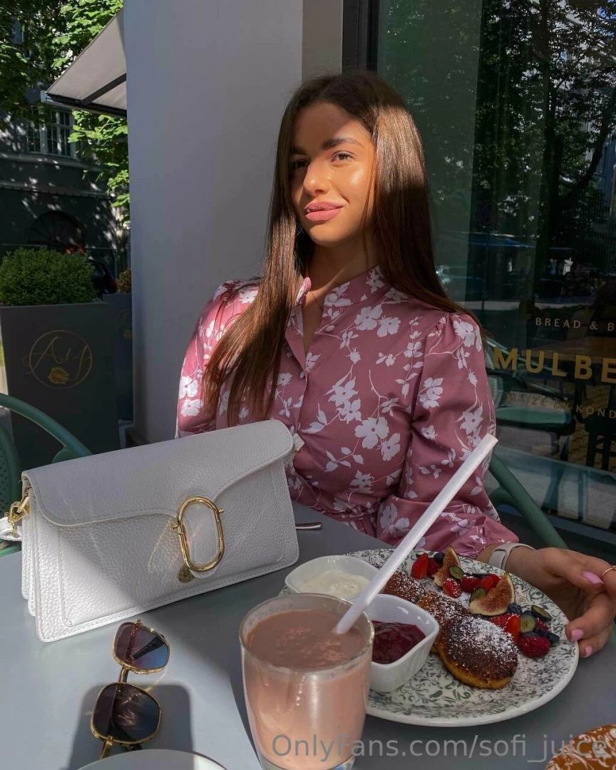 Which dessert will you choose me or something chocolate part 1 