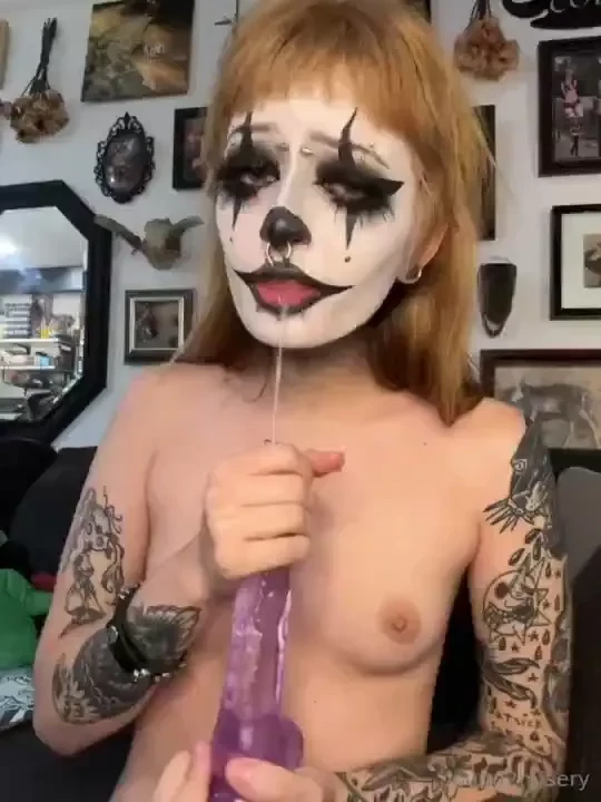 I need a new dildo can u lend me ur cock 