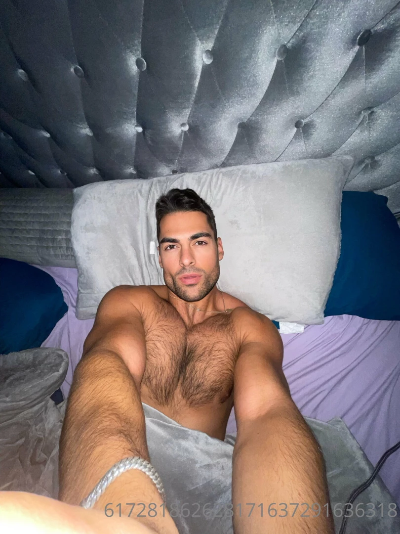 When we cuddle in bed do you wanna be the big spoon or the little 
