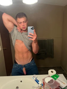 Horny in tennessee catch this big cumshot thru my blue jeans do u part 1