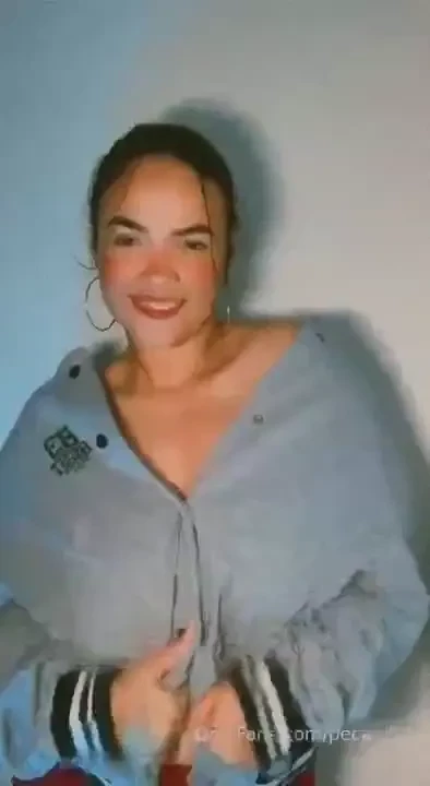 At this to share my big titties on my feed guys if i reach the 100 