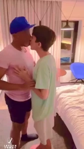 Twink novinhottwink got a good stretch out when he came over one night
