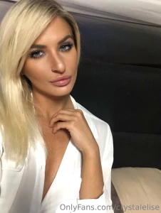 Do u like white blouses on girls i love it