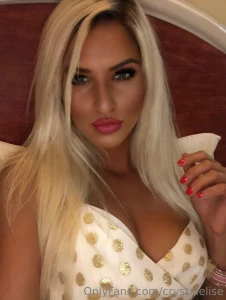 Would u like to kiss that red lips