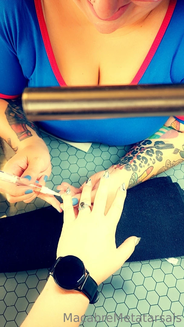 Who is paying dizzytypebroad for my amazing nails part 1 