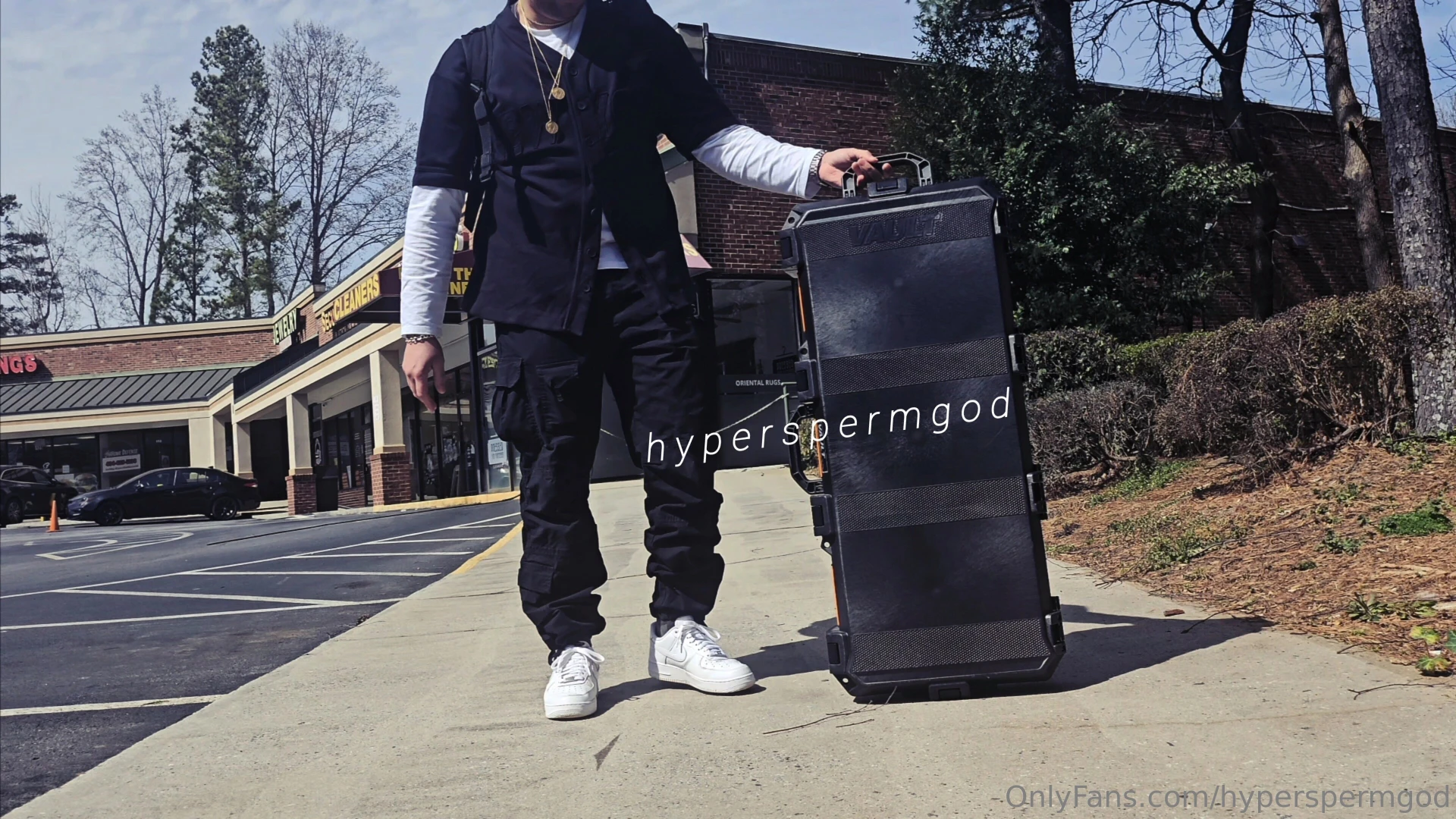 Go to my x to see me try out this fun little toy from the vault https 