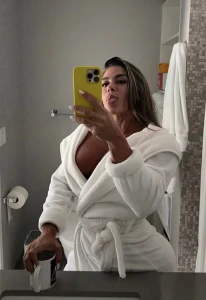 Sooo i just made a mess in the shower check ur inboxxxxx