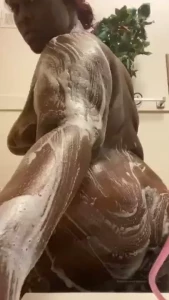 Come wash me upppp daddyyyy who wanna see the video