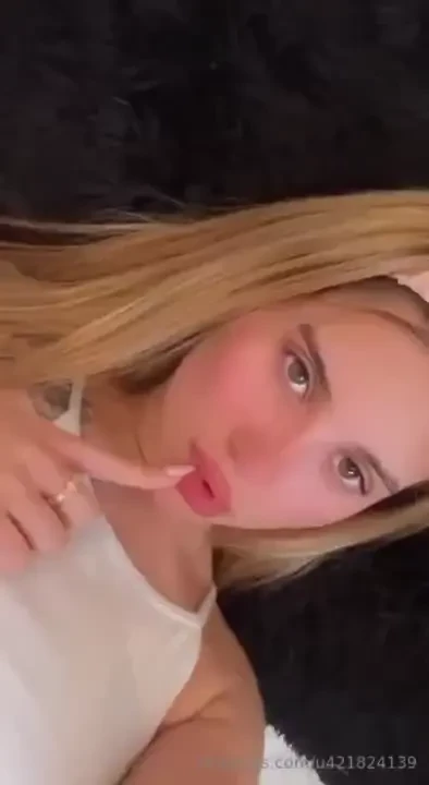 The sky is gray and i am so bored no one wants to entertain me today 