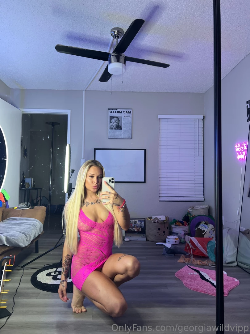 Wanna rip this dress off me 