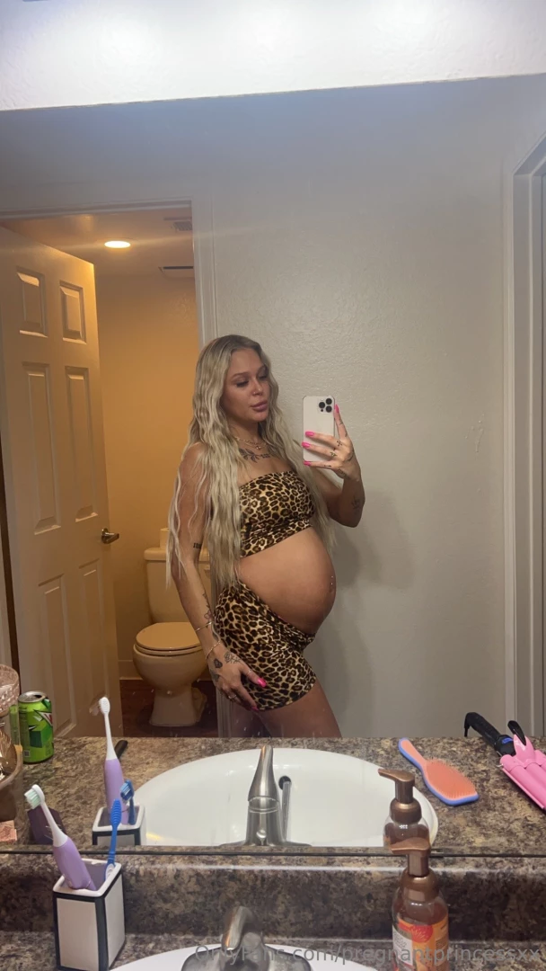 Belly poking outta these clothes 