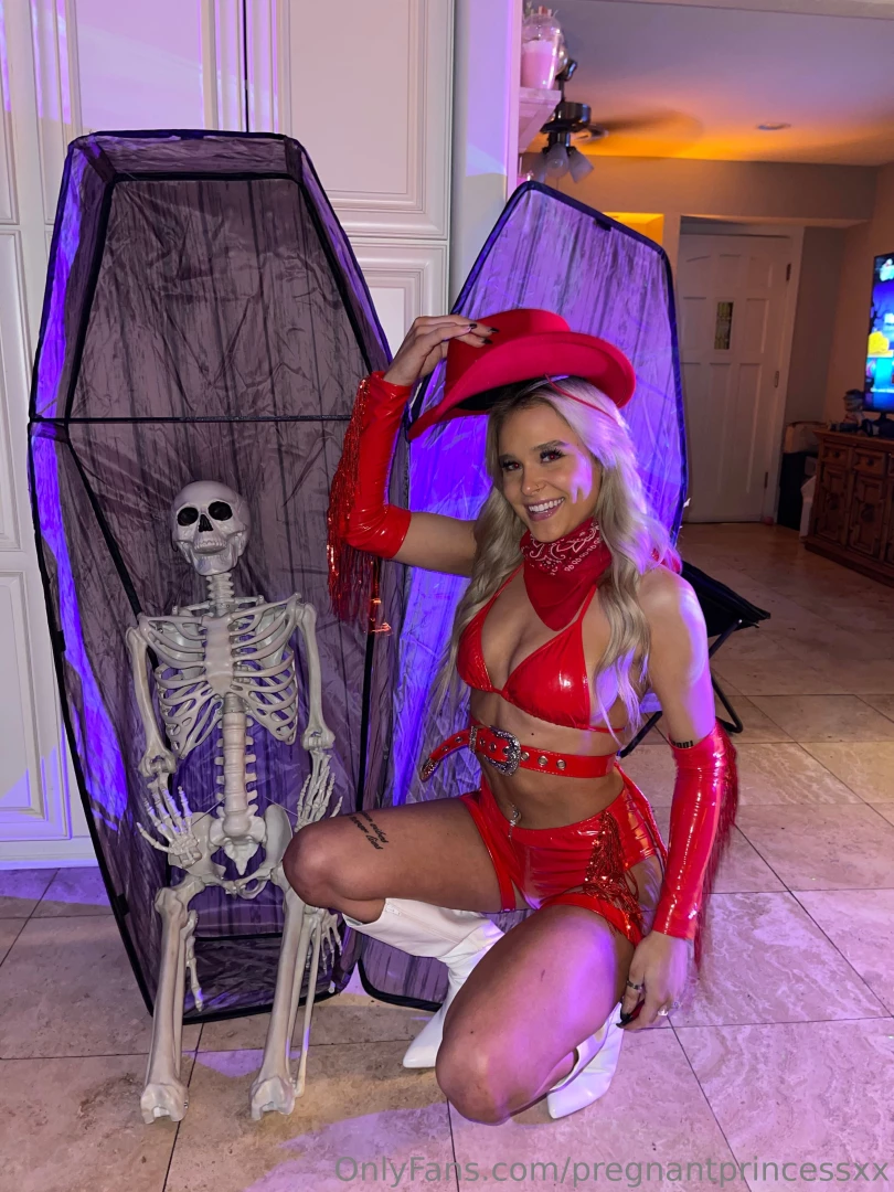 Happy halloween everyone since i can t participate this year here s 