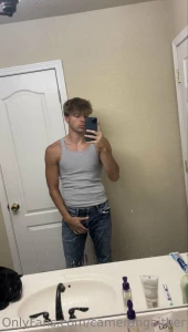 Like what you see lmk the first thing you d do to me in the comments part 2