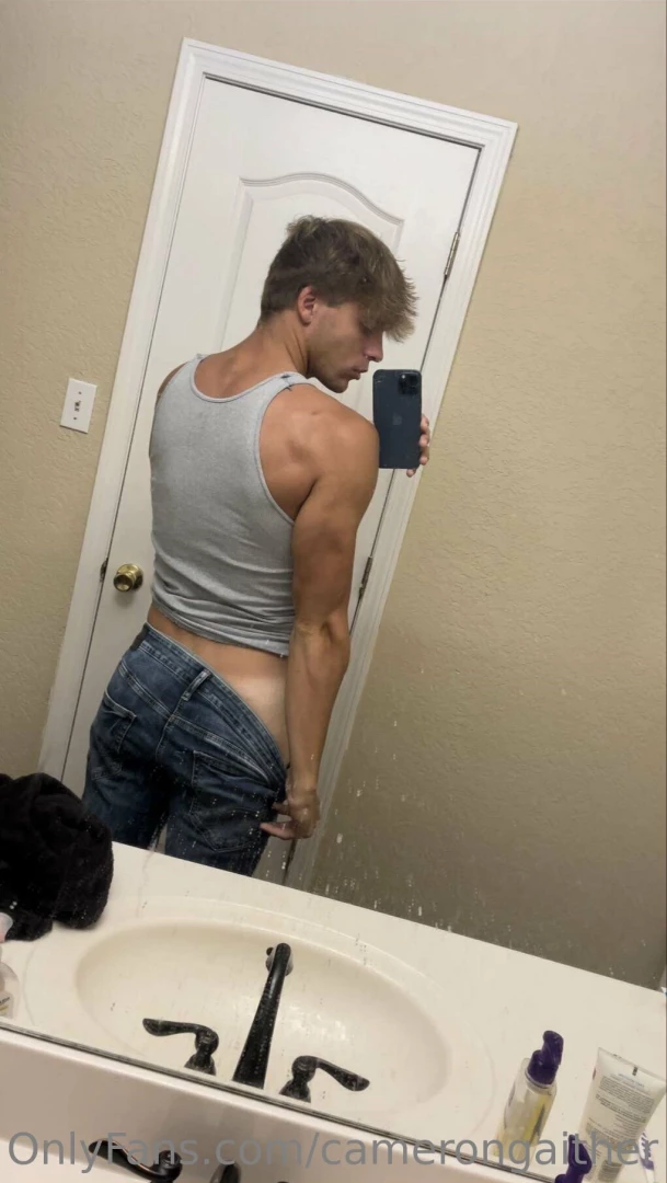 Like what you see lmk the first thing you d do to me in the comments 