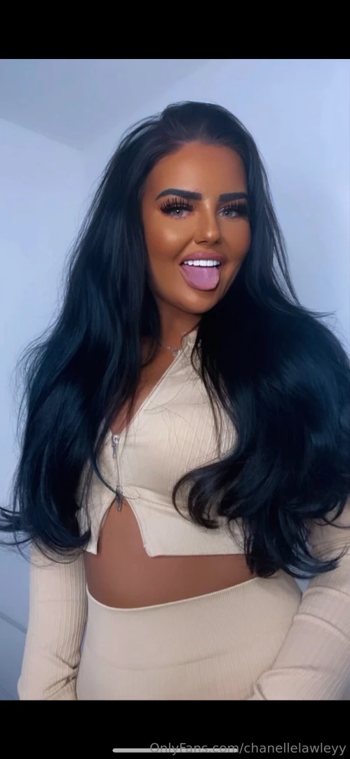Smiles all round x https onlyfans com chanellelawley c2 