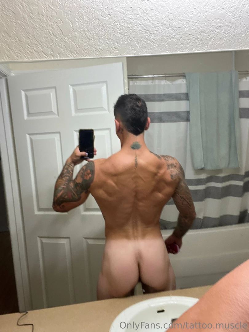 Tan lines are coming in what kind of content do y all wanna see more 