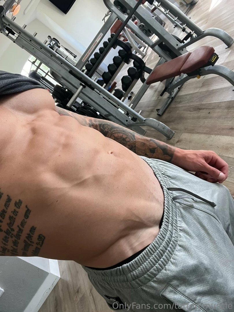 Post workout abs who wants to see my flex my entire body after a long 