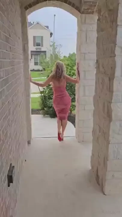 Cum to the naughty side with em you woi be so glad you did say hi once 