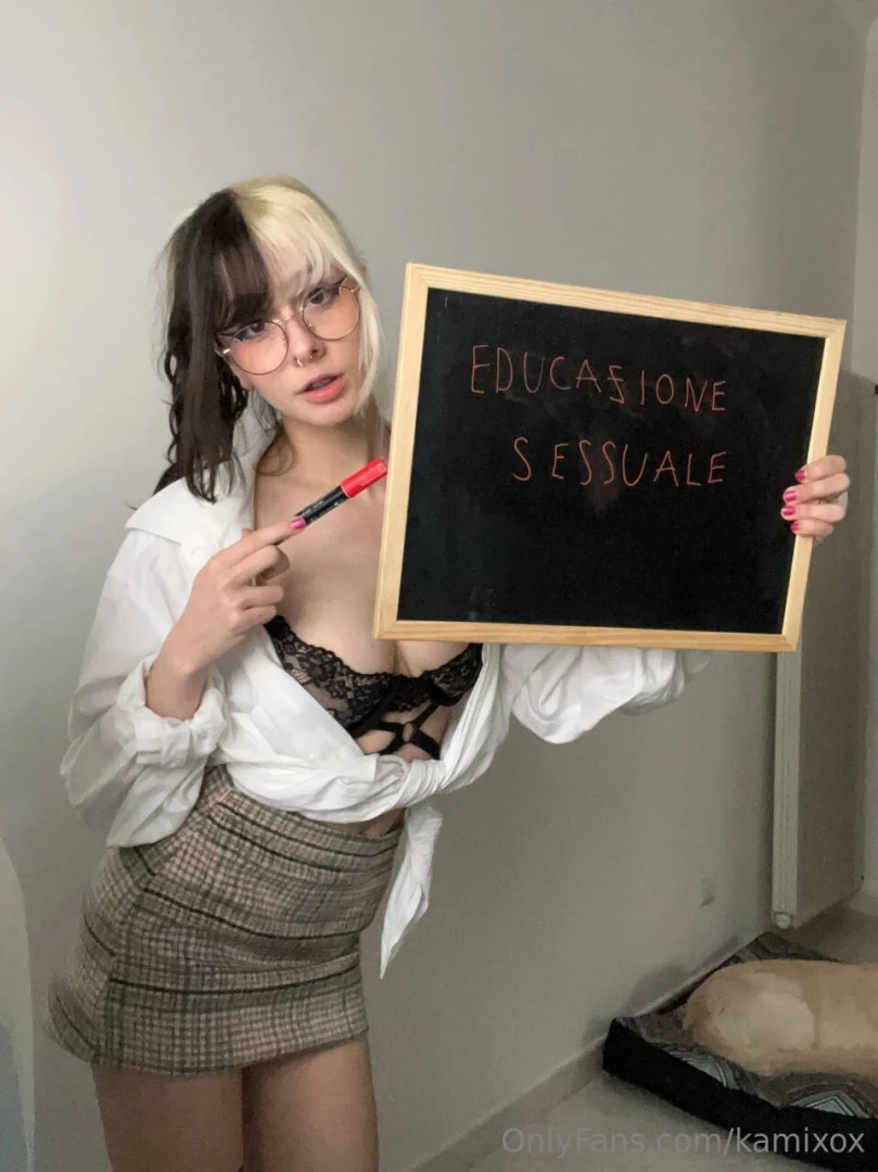 La nuova professoressa ha deciso di darti lezioni private sull 