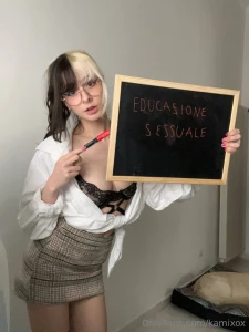 La nuova professoressa ha deciso di darti lezioni private sull