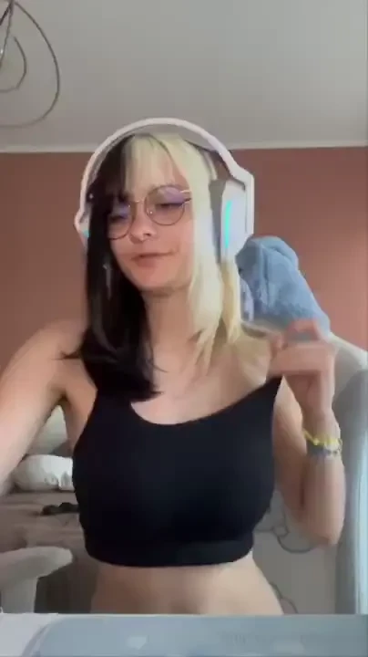 Mi spoglio tutta mentre gioco tu riusciresti a continuare a giocare se 