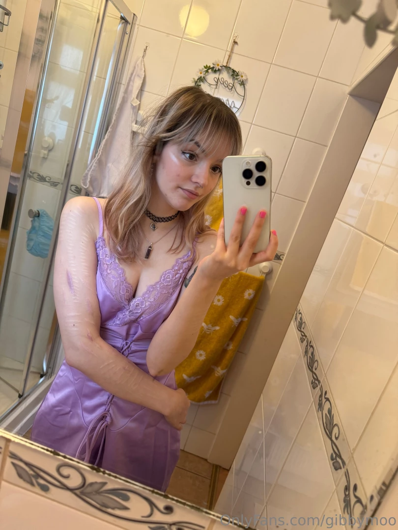 Here to give you your dose of cleavage part 2 