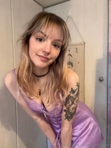Here to give you your dose of cleavage part 5