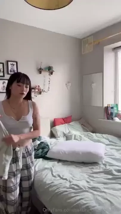 4min how i look making my bed nude version being sent to you dms lt 3 