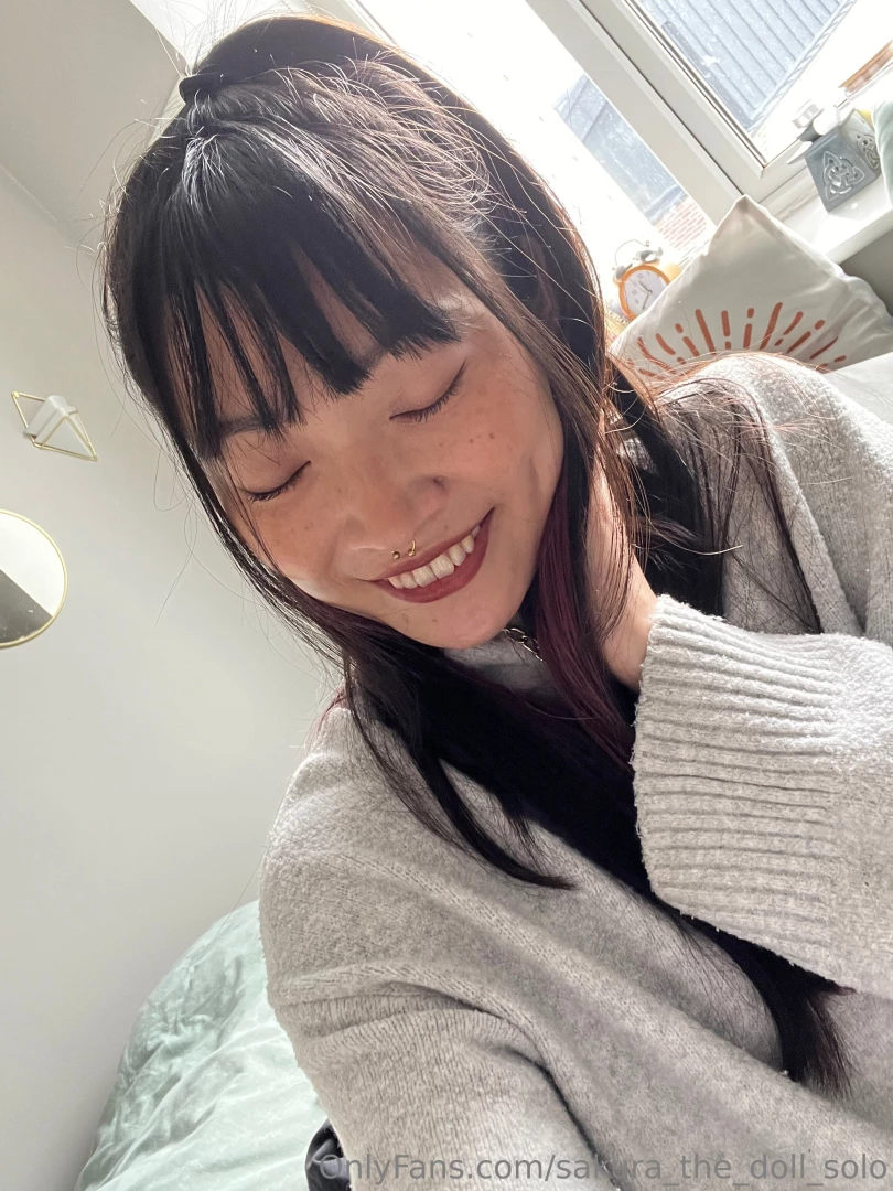 Sakura lore i have one younger sister and we share dimples i have one part 1 