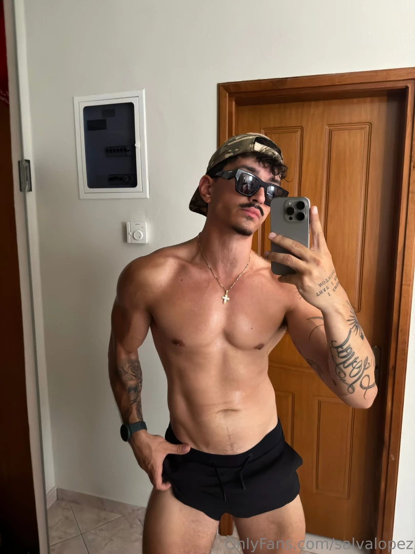 Ig keeps removing this pic of me being wet all over my body lol so i 
