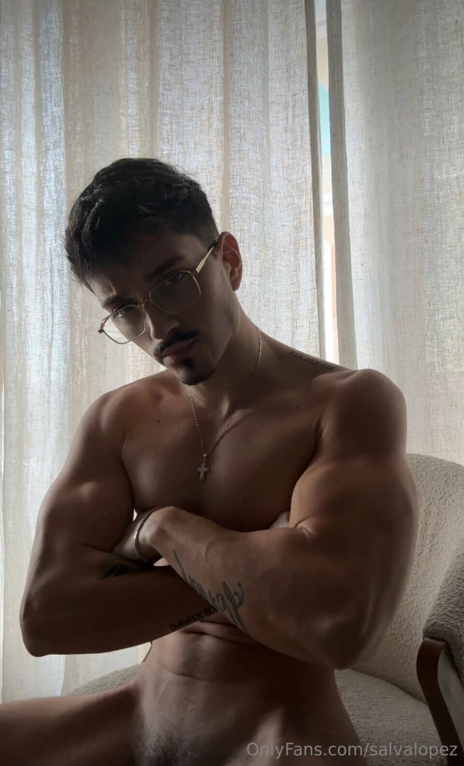 Let me crush you with my strong arms 