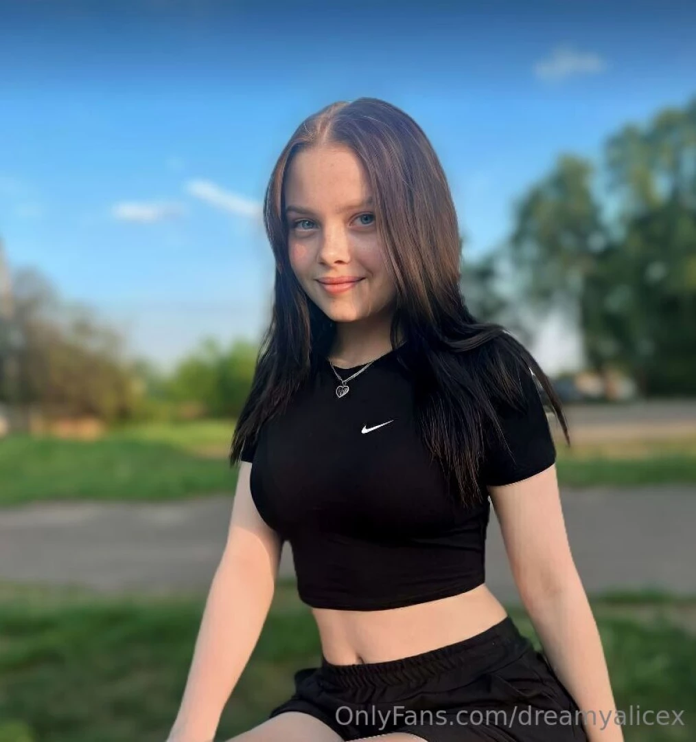 Free subscription lolla_honey write to her lolla_honey she is online part 4 