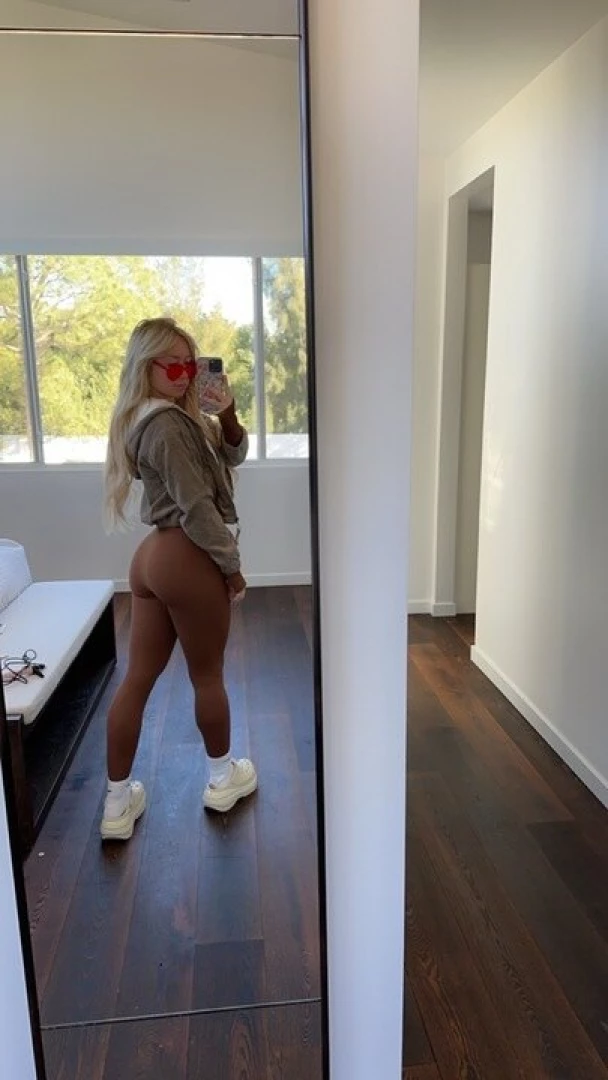 Dm me if you want more of this peach 