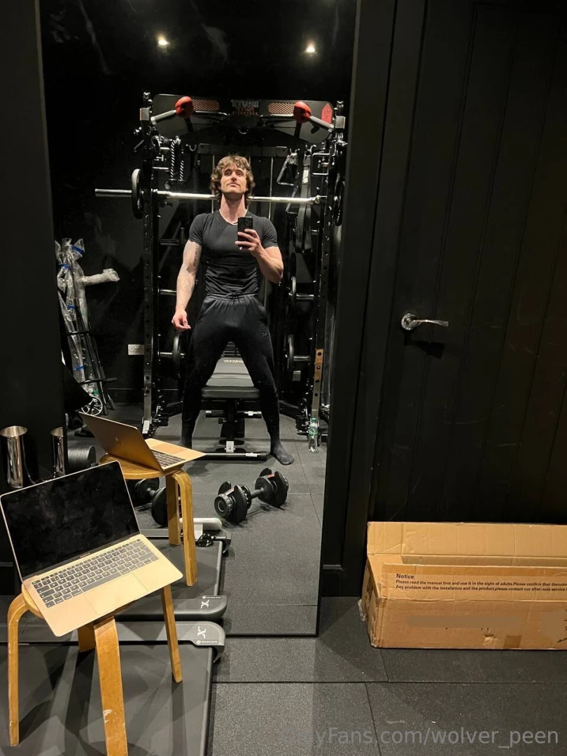 Who wants to see the bulge in the flesh 