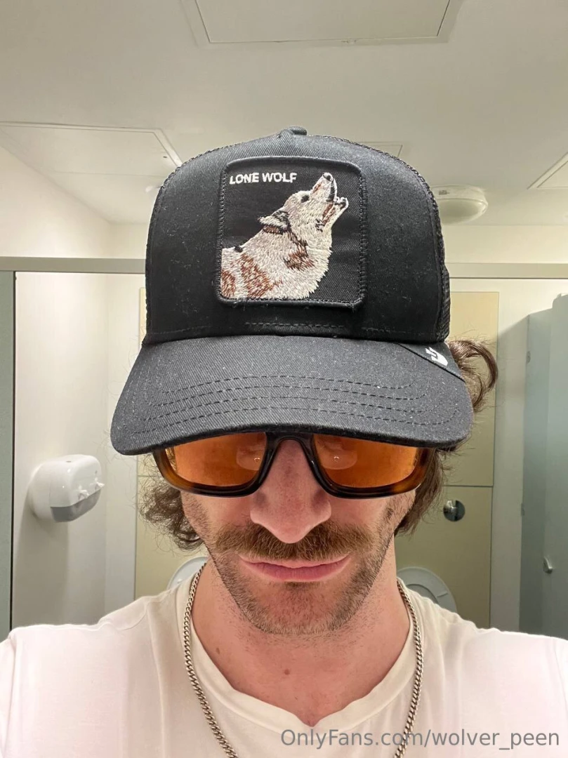 Want to accompany this lone wolf and make a wolf pack 