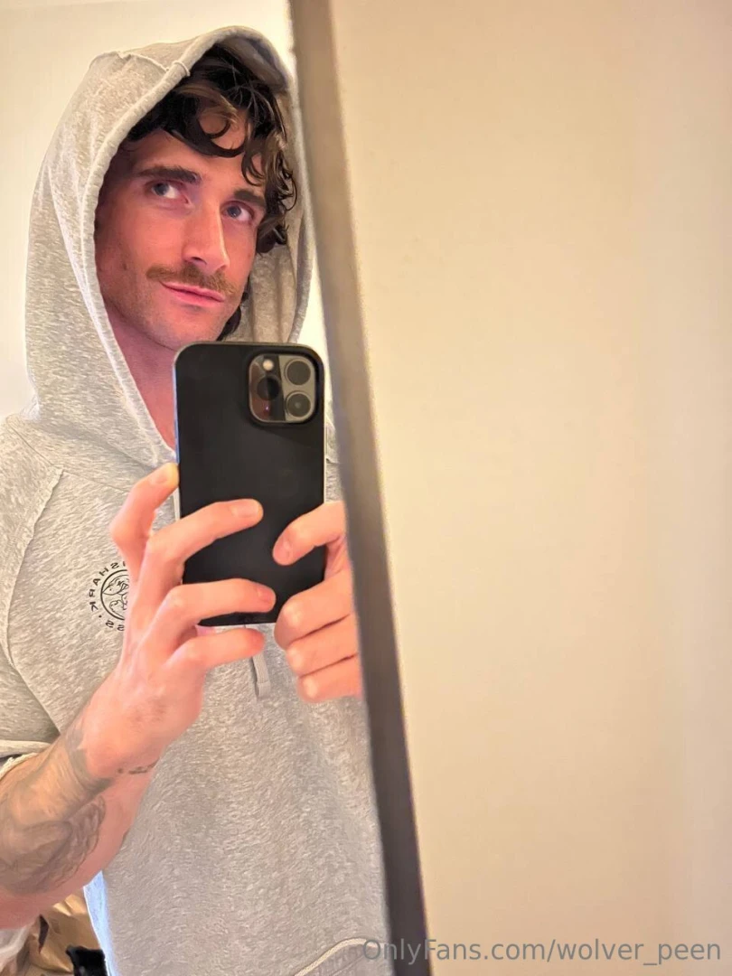 I love shirt-cocking it wanna see 