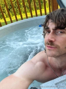 Me right now let s chat