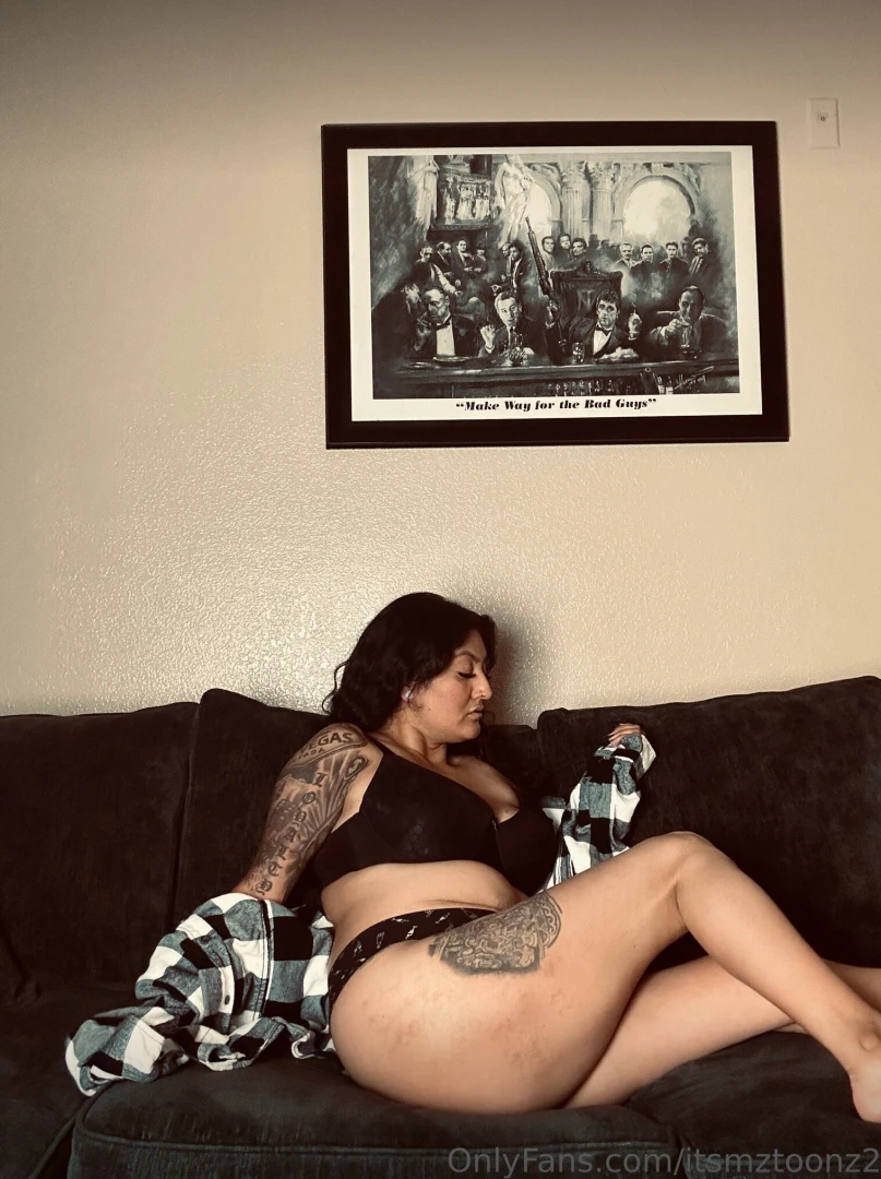 Come check out this good looking queen from sin city ad itsmztoonz2 