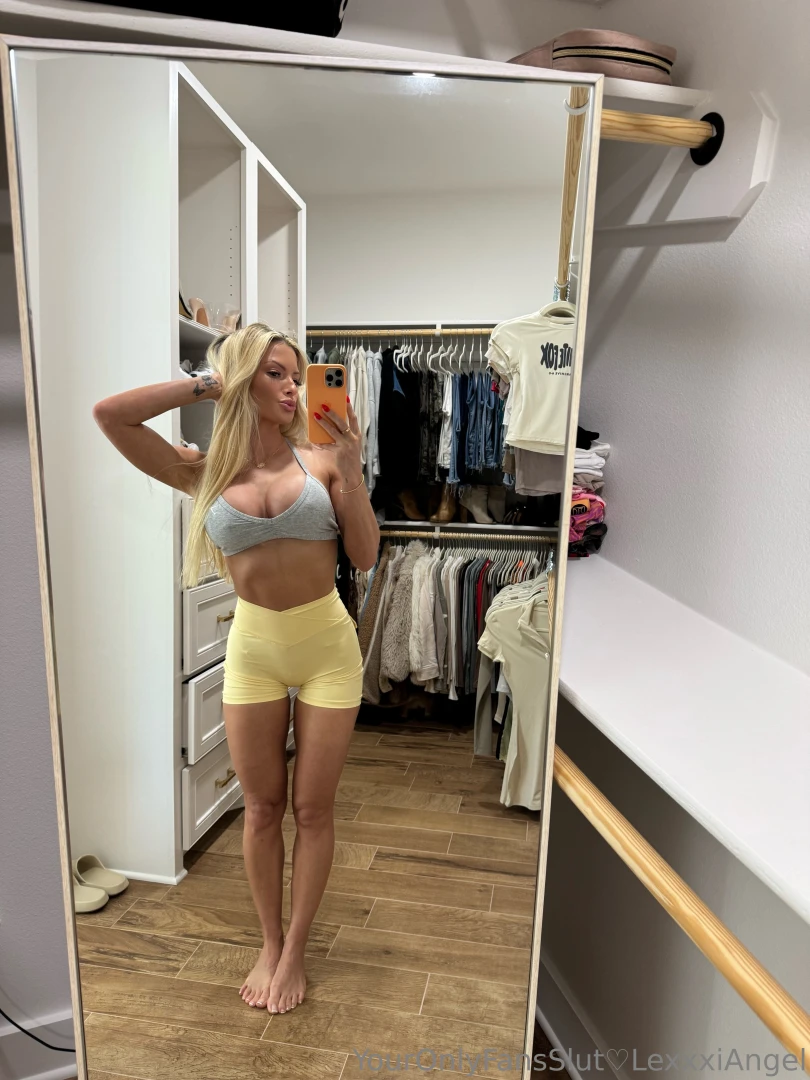 Lazy day but make it sexy 